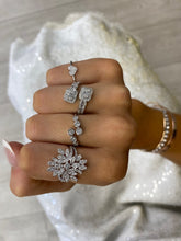 Load image into Gallery viewer, Brilliant Spray Ring set in 18ct Gold