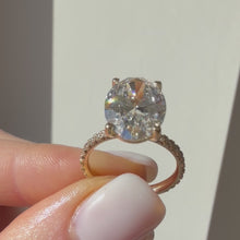 Load and play video in Gallery viewer, Oval Cut Engagement Ring - Diamond Shoulders
